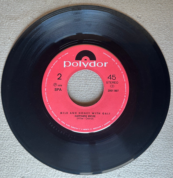 Milk And Honey With Gali Atari - Goodbye New York (7") - Discogs image 3